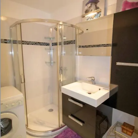 Apartment Cosy 35 M2 With Balcony In A Quiet Frejus