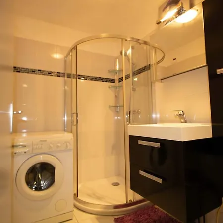Cosy 35 M2 With Balcony In A Quiet Apartamento *