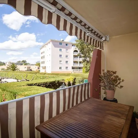Cosy 35 M2 With Balcony In A Quiet Apartamento *